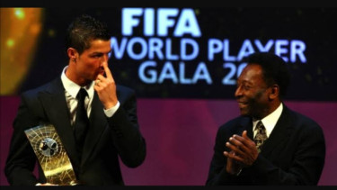 Cristiano Ronaldo saat bertemu Pele. 