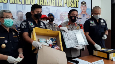 Aparat kepolisian mengamankan paket kokain dari Jerman. 