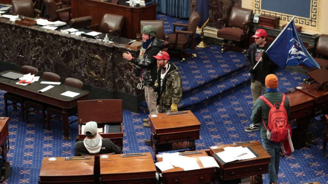Para pendukung Trump yang membuat ricuh di Aula Kongres AS.