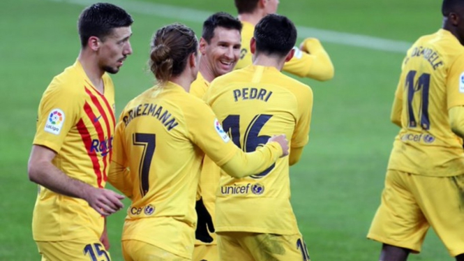 Pemain Barcelona merayakan gol ke gawang Athletic Bilbao