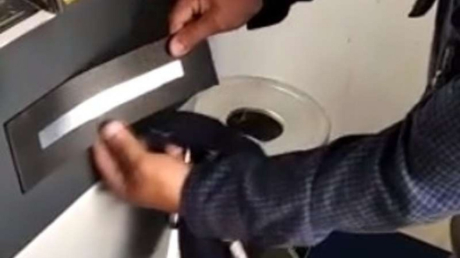 Kejahatan di ATM.
