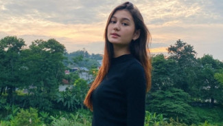 8 Potret Rambut Indah Zoe Jackson, Bikin Salfok!