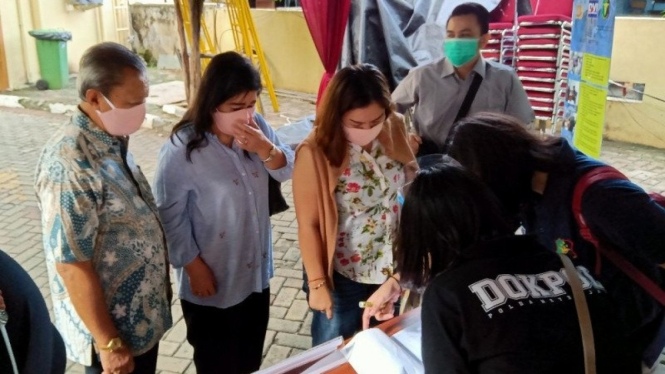 Keluarga Kopilot Sriwijaya Air SJ 182 ke RS Polri