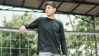 5 Outfit Pria yang Cocok Buat Suasana Santai di Kantor Startup, Bikin Tampil Percaya Diri!