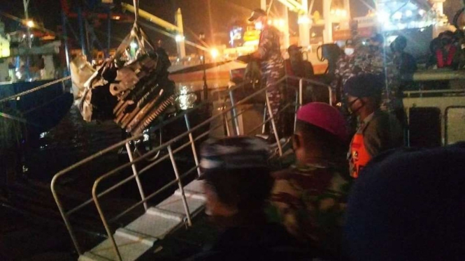 Tim SAR gabungan dari TNI, Polri, Basarnas dan Kementerian Perhubungan menemukan salah satu turbin pesawat Sriwijaya Air dengan nomor penerbangan SJ-182 pada Minggu tengah malam, 10 Januari 2020.