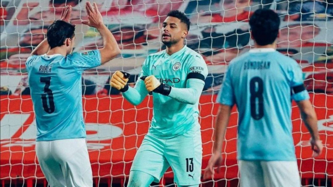 Kiper Manchester Citu, Zack Steffen. (tengah) 