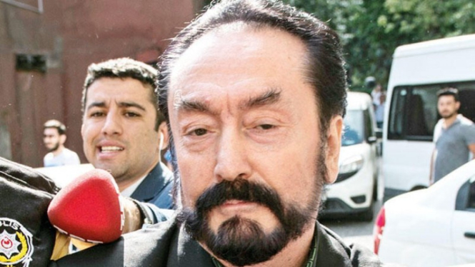 Penulis dan pemimpin sekte di Turki, Adnan Oktar alias Harun Yahya