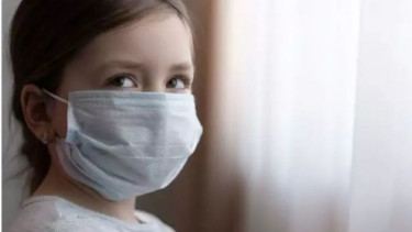 Anak pakai masker