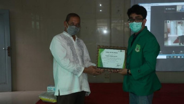 Mahasiswa UNAS melakukan kegiatan pengabdian masyarakat di Yayasan Darussalam