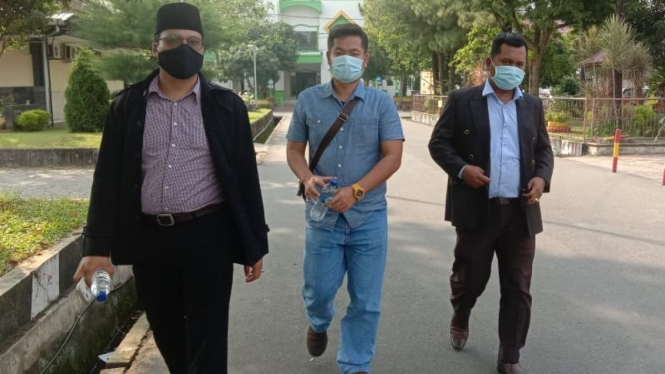 Muhammad Jefri Suprayudi bersama Tim Kuasa Hukumnya di Mapolda Sumut.
