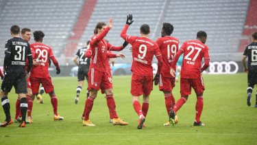 Selebrasi pemain Bayern Munich usai bobol gawang Freiburg.