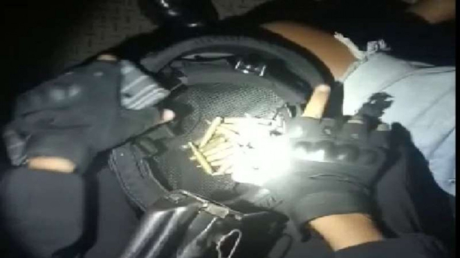 Satpol PP Kota Depok menangkap pemuda mabuk membawa puluhan butir peluru tajam 