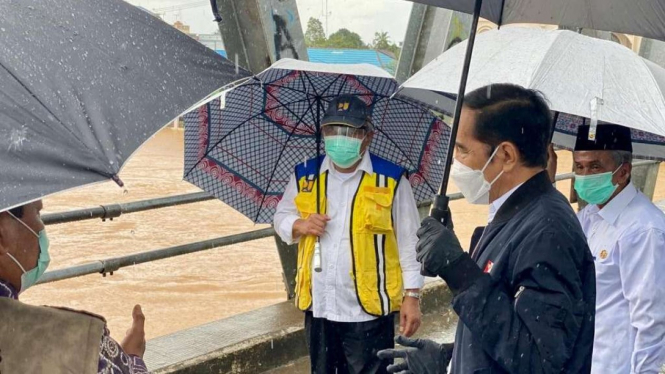 Presiden Joko Widodo dan Menteri PUPR Basuki Hadimuljono.