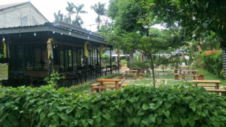 Kopi Kebun, Tempat Nongkrong Alami di Tengah Kebun