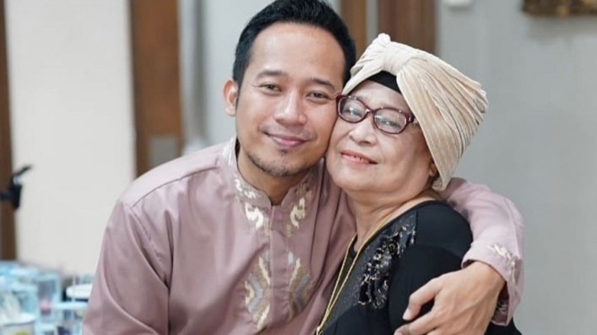 Denny Cagur dan Ibunda, Eny.