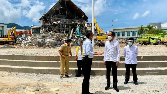 Presiden Joko Widodo Tinjau Kantor Gubernur Sulawesi Barat 