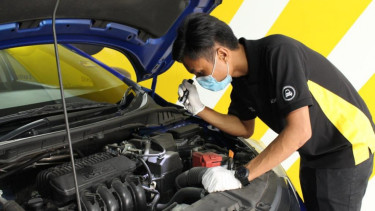 Ilustrasi pemeriksaan mobil bekas