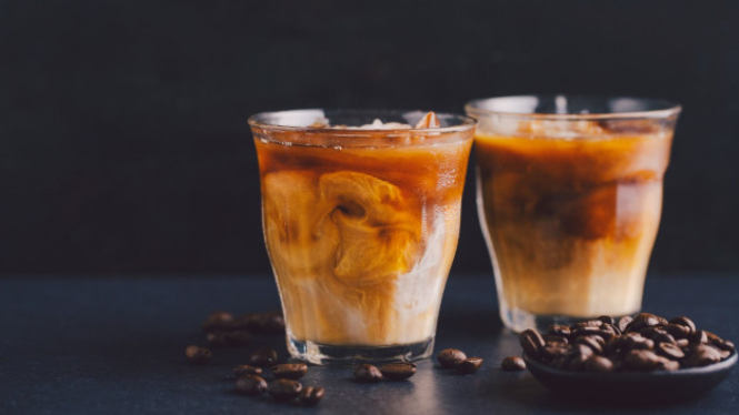 Ilustrasi es kopi susu, kopi gula aren