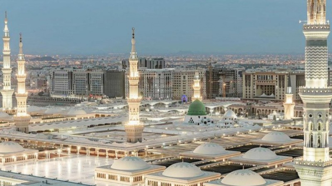 Masjid Nabawi di Kota Madinah Arab Saudi.