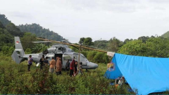 VIVA Militer: Helikopter AS565 Mbe Panther TNI Angkatan Laut terjebak kabut