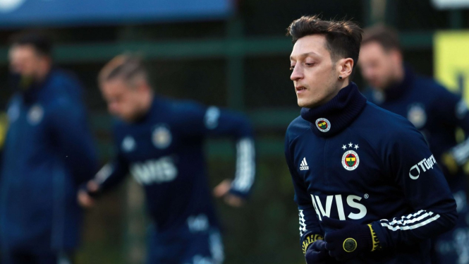 Mesut Oezil saat menjalani latihan bersama Fenerbahce