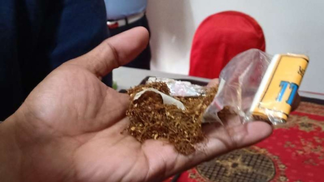Paket diduga tembakau gorila.