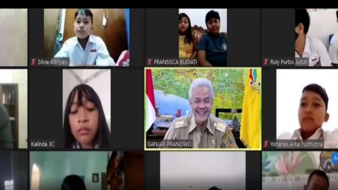 Tangkapan layar video Ganjar mengobrol dengan anak SD