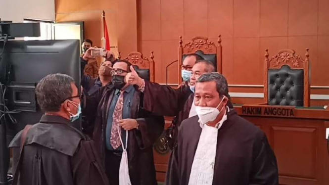 Sidang aktivis KAMI di PN Depok ricuh