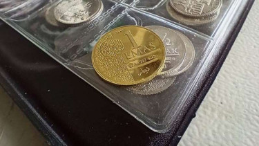 Koin dinar yang digunakan untuk transaksi di Depok.