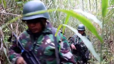 VIVA Militer: Anggota Batalyon Infanteri 323/Raider (Buaya Putih)