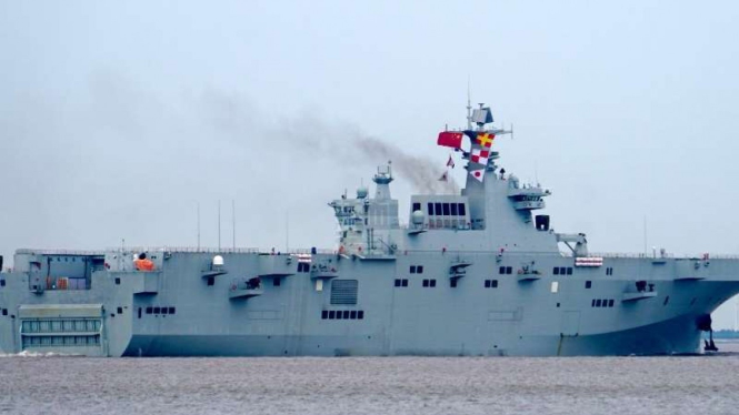 VIVA Militer: Kapal serbu amfibi Type 075 Angkatan Laut China (PLAN)