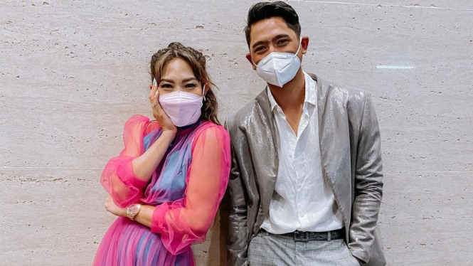 Ayu Dewi dan Arya Saloka.