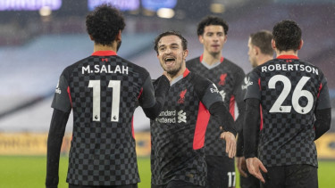 Pemain Liverpool merayakan gol ke gawang West Ham United