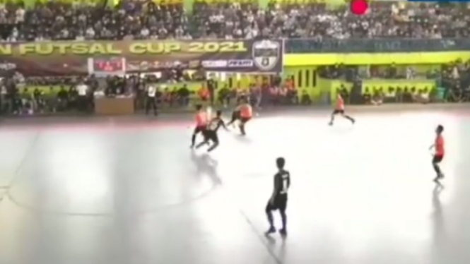 Viral pertandingan futsal antara Polsek Medan Kota Vs Alwashliyah langgar prokes