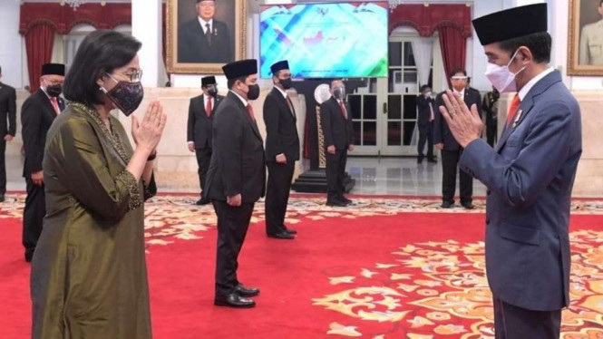 Presiden Jokowi Saat Melantik Sri Mulyani, Erick Thohir dll Menjadi Dewas LPI