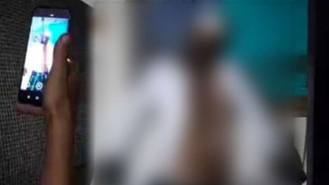 Mayat seorang pria pengungsi etnis Rohingya ditemukan dalam kondisi membusuk di kamar wismanya di Jalan Malengkeri, Kota Makassar, Sulawesi Selatan, pada Selasa, 2 Februari 2021.