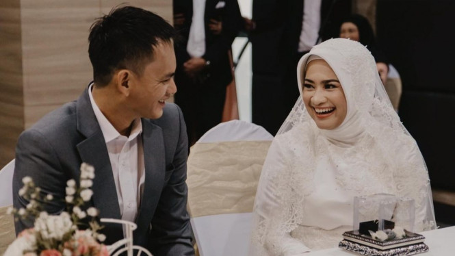 Ikke Nurjanah dan suaminya
