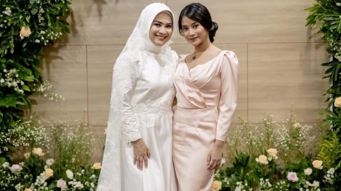 Ikke Nurjanah dan putrinya