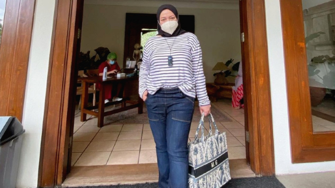 Melly Goeslaw berhasil turunkan berat badan tanpa produk apapun.