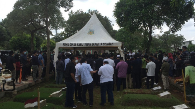 Suasana haru pemakaman Prof Firmanzah