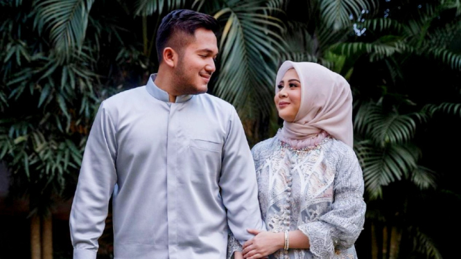 Pasangan Kesha Ratuliu-Adhi Permana gelar pernikahan