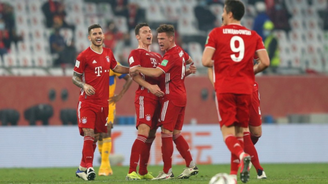 Bek Bayern Munich, Benjamin Pavard, merayakan gol
