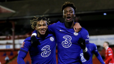 Striker Chelsea, Tammy Abraham, usai cetak gol ke gawang Barnsley