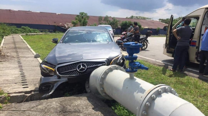Mobil Rp2 miliar penyok saat dicoba konsumen.
