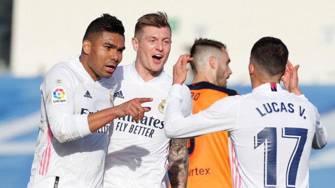 Casemiro dan Toni Kroos (tengah) saat Real Madrid merayakan gol