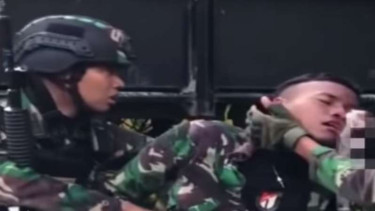 VIVA Militer: Prada Maulana mendapat pengobatan dari rekannya