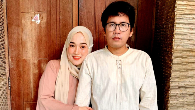 Keyboardis Sabyan Gambus, Ahmad Fairuz (Ayus) bersama istrinya 