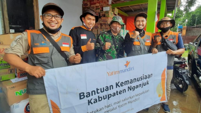 Yatim Mandiri lakukan dalam rangka meringankan beban sesama yang terdampak bencana longsor di Kabupaten Nganjuk, dengan menyalurkan bantuan kemanusiaan berupa logistik dan menerjunkan sejumlah tim relawan.