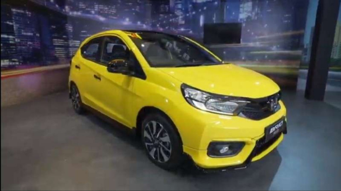 Mobil Honda Brio Urbanite meluncur di Indonesia.