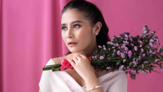 Sandang Gelar Sarjana Prilly Latuconsina Raih Wisudawan Terbaik